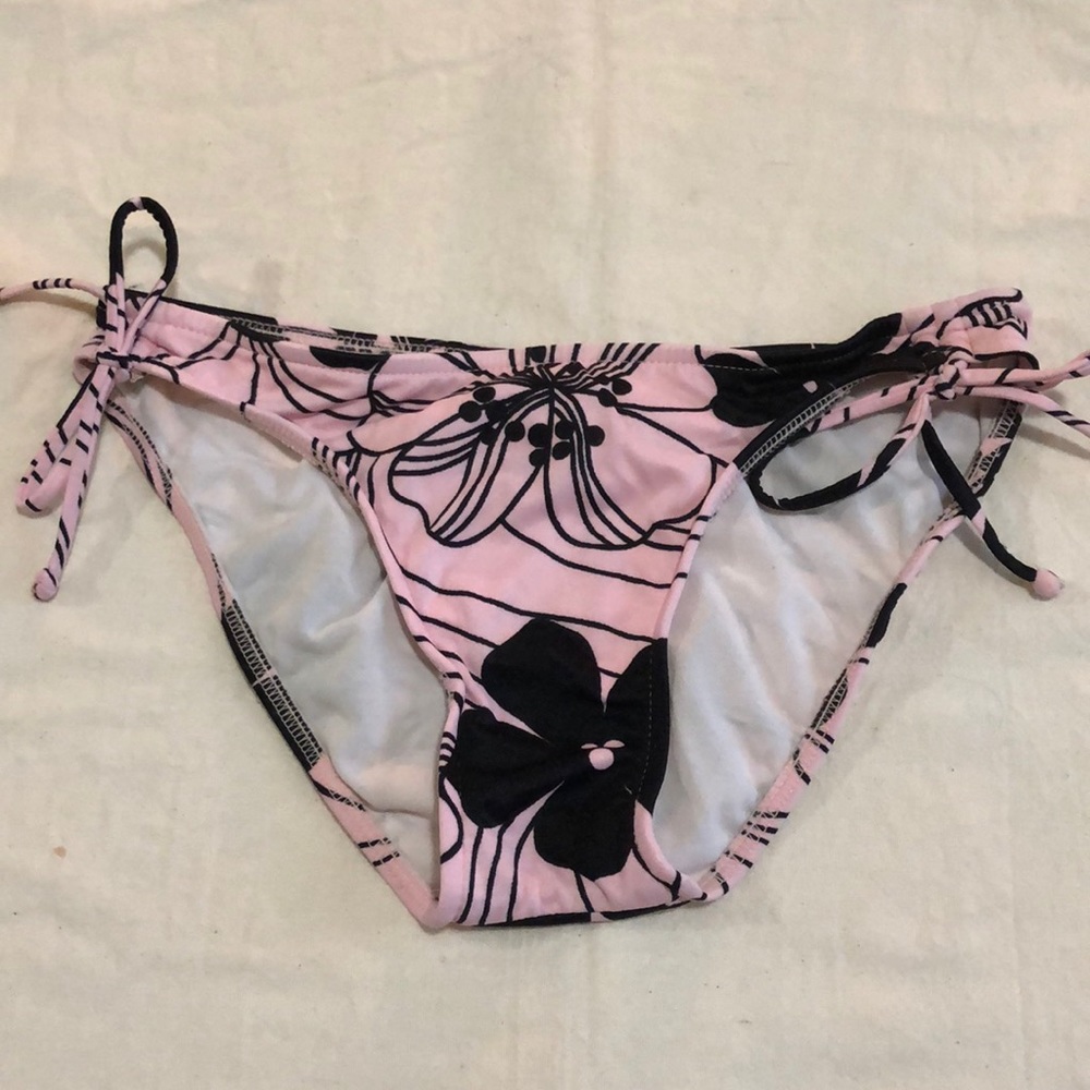 Hibiscus bikini bottom